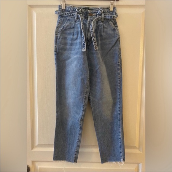 HOLLISTER Ultra High-Rise Mom Jean - Picture 2 of 12